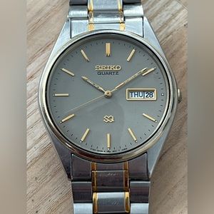 Seiko SQ Vintage Men’s Watch Gray Dial Two-Tone Bracelet Day Date Windows
